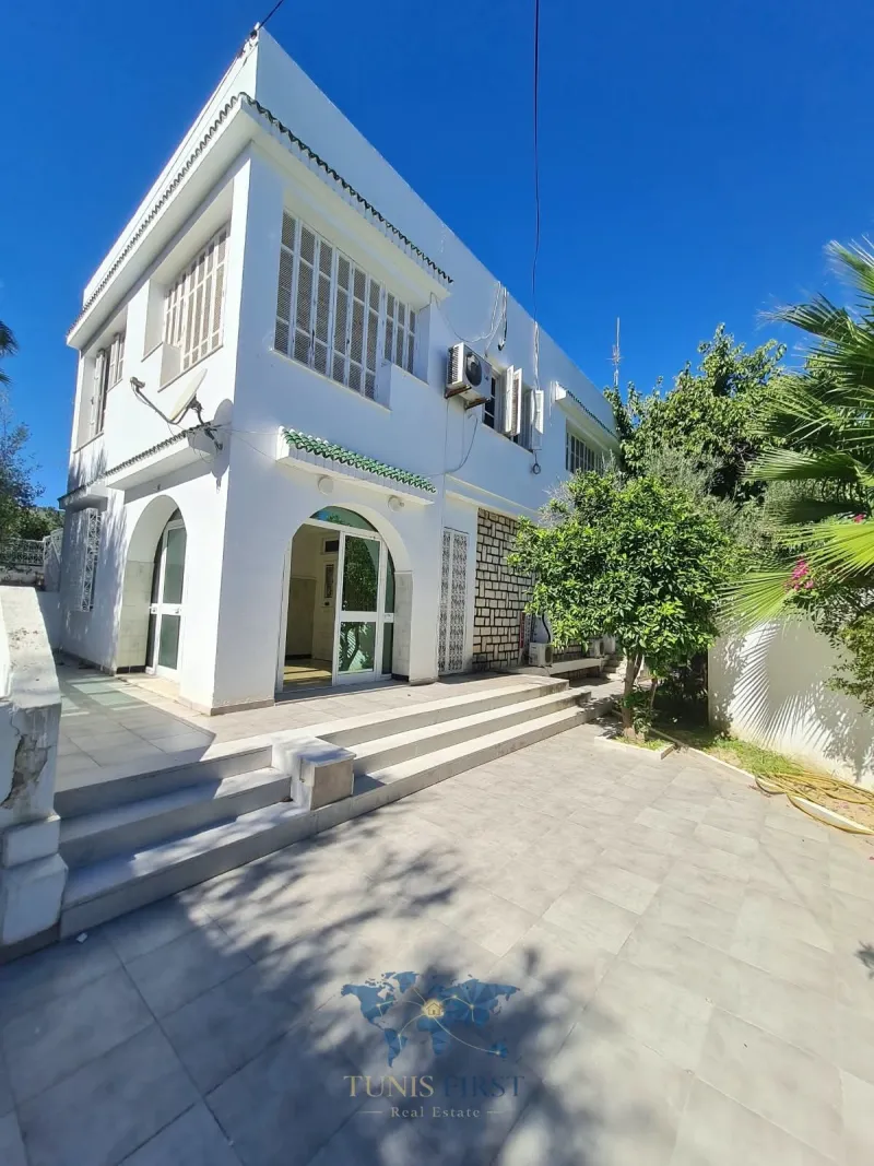 À Louer Rez-de-chaussée de villa S+4 à Mutuelle Ville