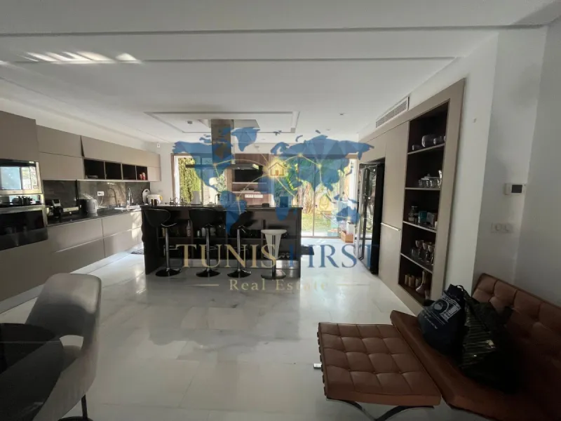 A vendre appartement S+2 avec jardins et piscine à Gammarth — Gammarth