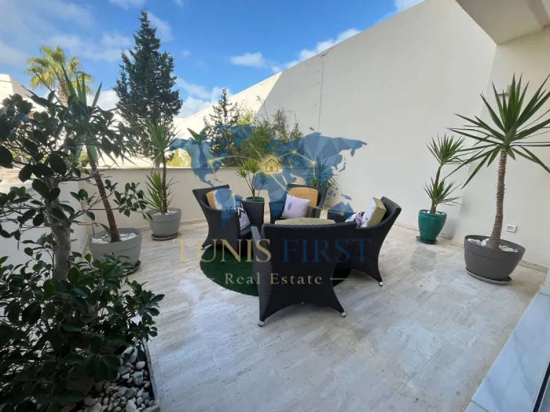 A vendre appartement S+2 avec jardins et piscine à Gammarth — Gammarth