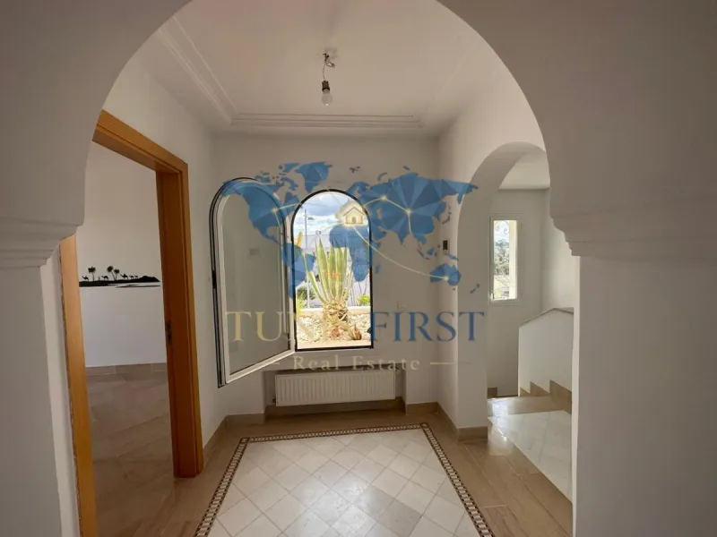 A louer Villa S+4 à Gammarth — Gammarth
