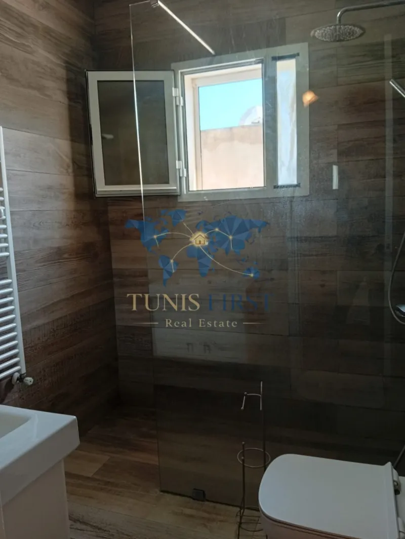 A louer etage de villa S+3 meublé avec jardin à la marsa — Marsa Ennassim