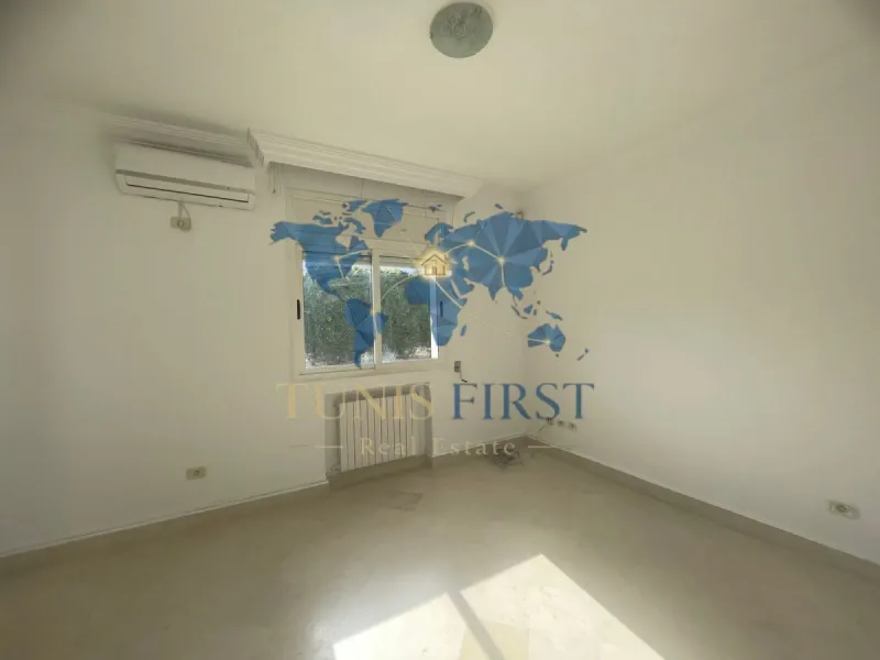 A vendre Villa S+6 à La Marsa — La Marsa
