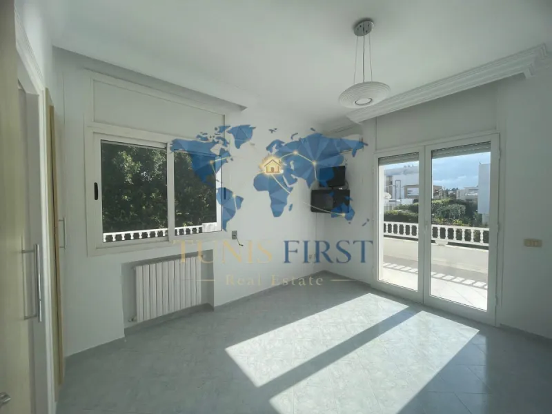 A vendre Villa S+6 à La Marsa — La Marsa