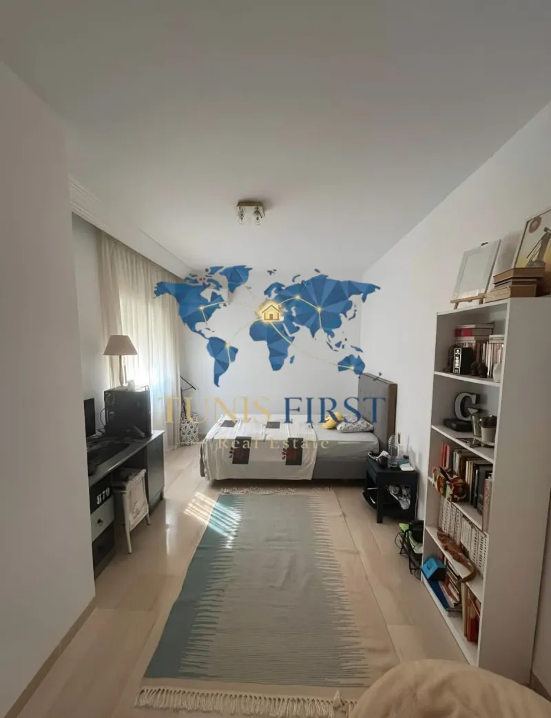 A vendre un duplex S+3 avec jardin à La Marsa — Cite Du Stade