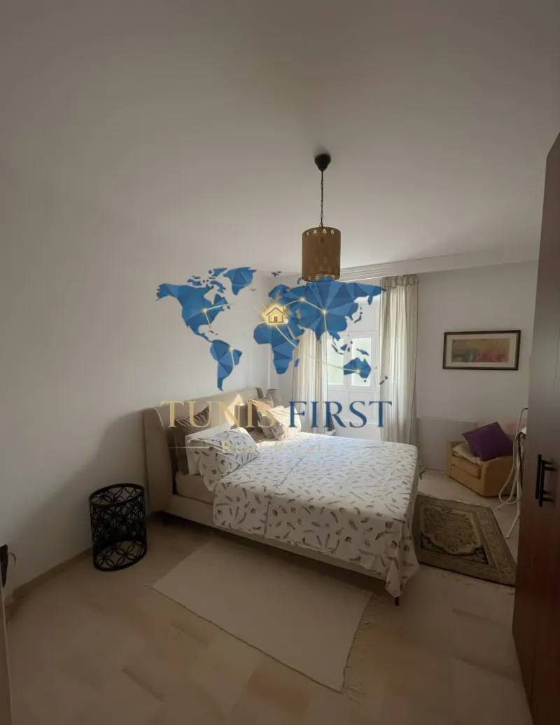 A vendre un duplex S+3 avec jardin à La Marsa — Cite Du Stade