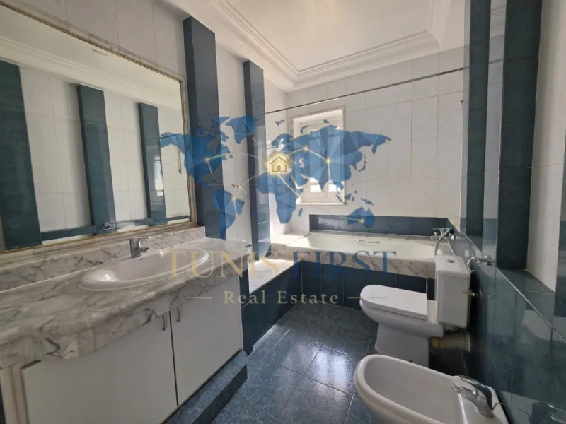 A vendre magnifique Villa à cité les pins — Cité les pins - El Maalaga