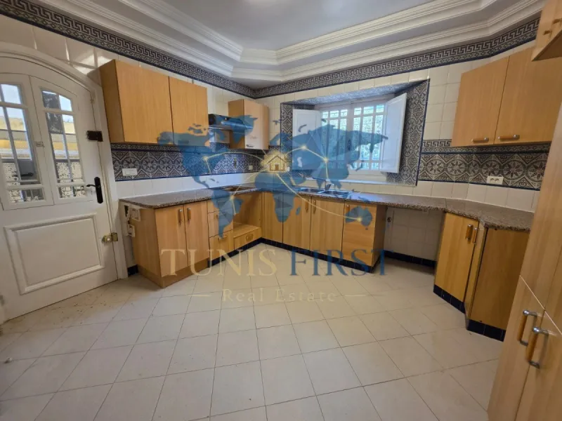 A vendre magnifique Villa à cité les pins — Cité les pins - El Maalaga