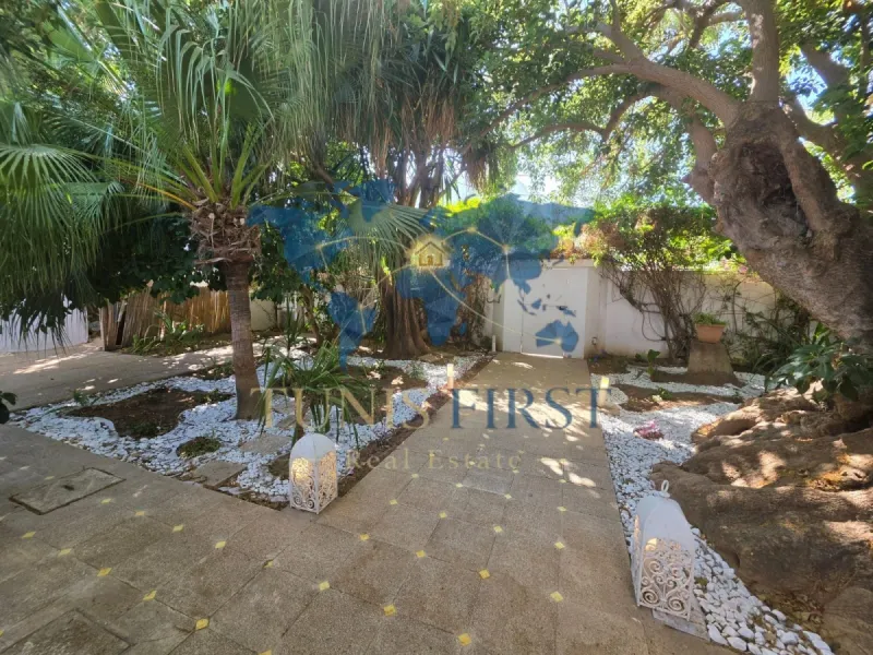 A louer villa d'exception avec jardin et piscine à Carthage — Carthage