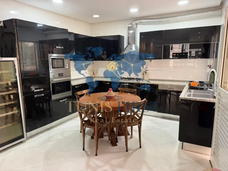 A Louer Étage Villa S3 Meublé à La Marsa — Marsa ville