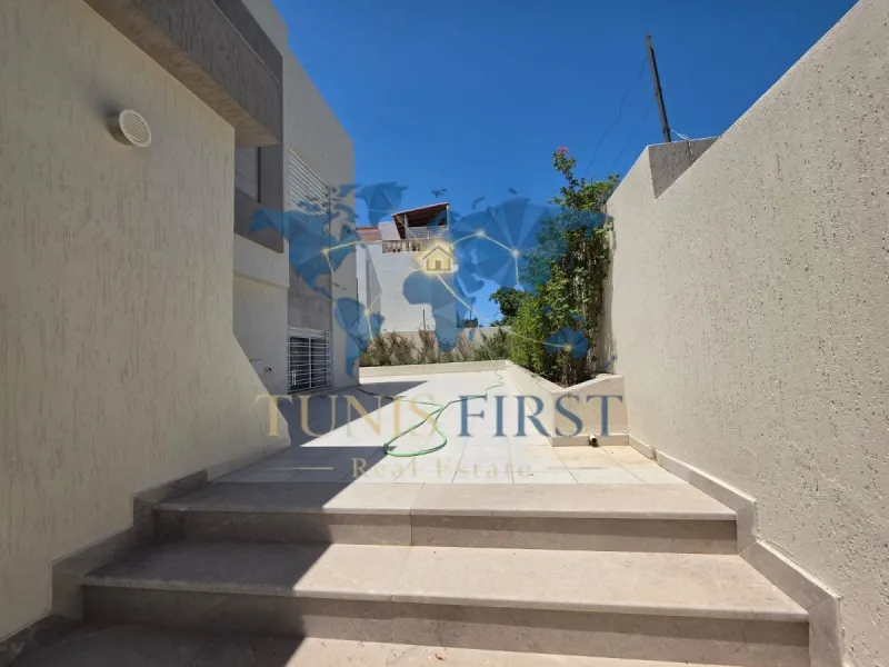 A Louer Grandiose Villa avec piscine Meublé à La Marsa — Marsa Ennassim