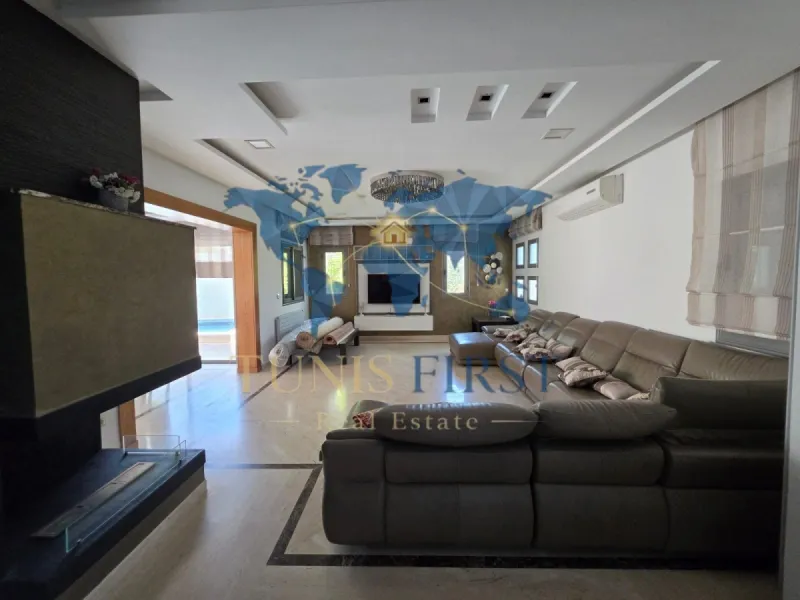 A Louer Grandiose Villa avec piscine Meublé à La Marsa — Marsa Ennassim
