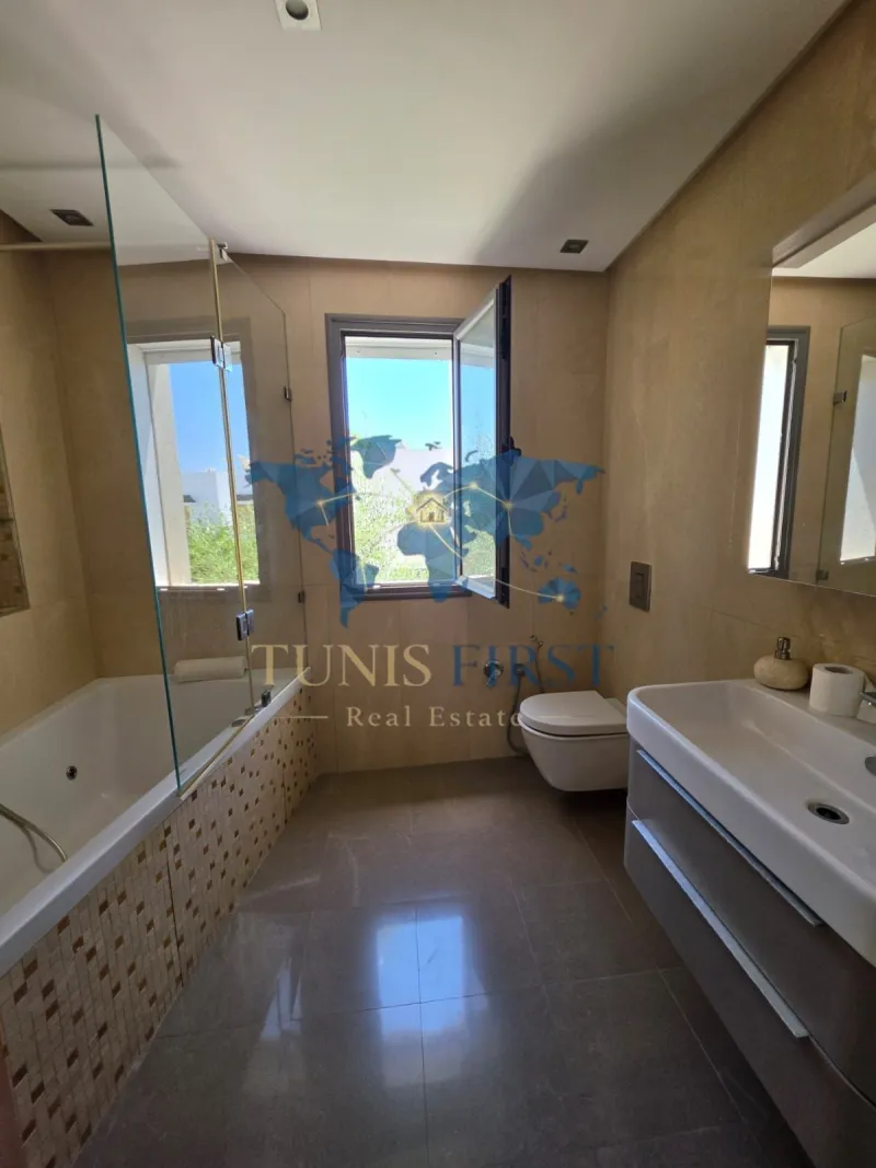 A Louer Grandiose Villa avec piscine Meublé à La Marsa — Marsa Ennassim