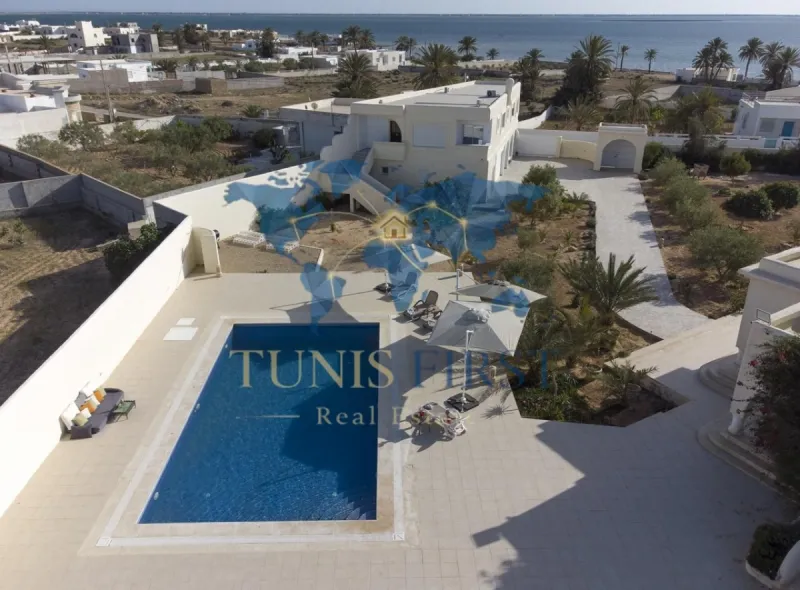 À vendre Deux villas indépendantes pieds dans l’eau à Kerkennah — Kerkenah