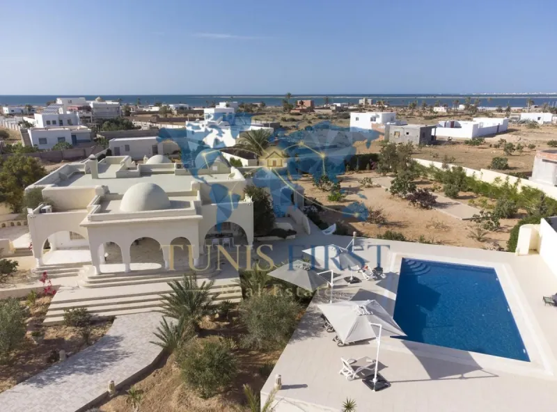 À vendre Deux villas indépendantes pieds dans l’eau à Kerkennah — Kerkenah