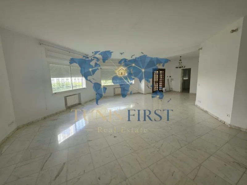 A louer Villa de Charme S+4 à La Marsa — Marsa ville