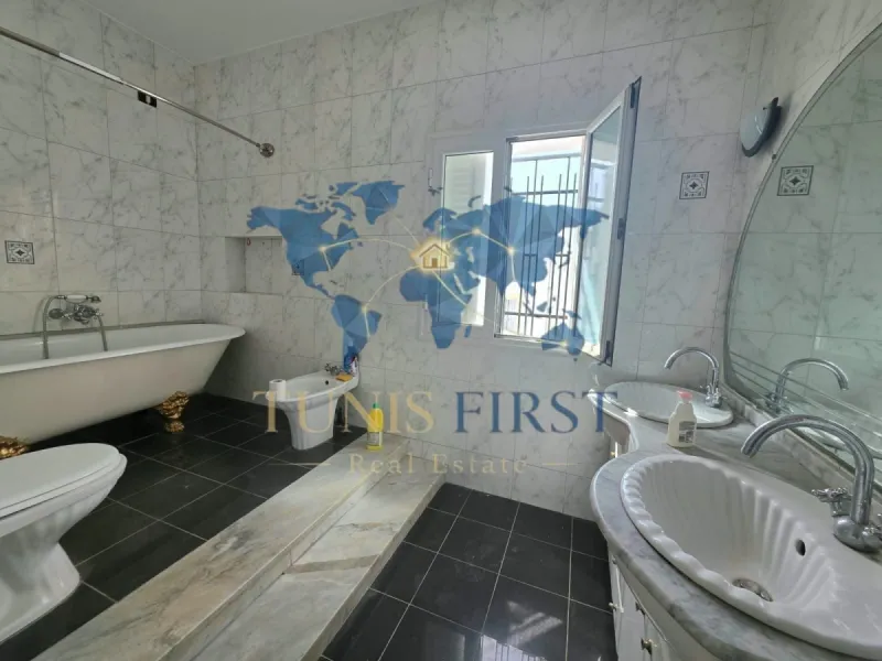 A louer Villa de Charme S+4 à La Marsa — Marsa ville