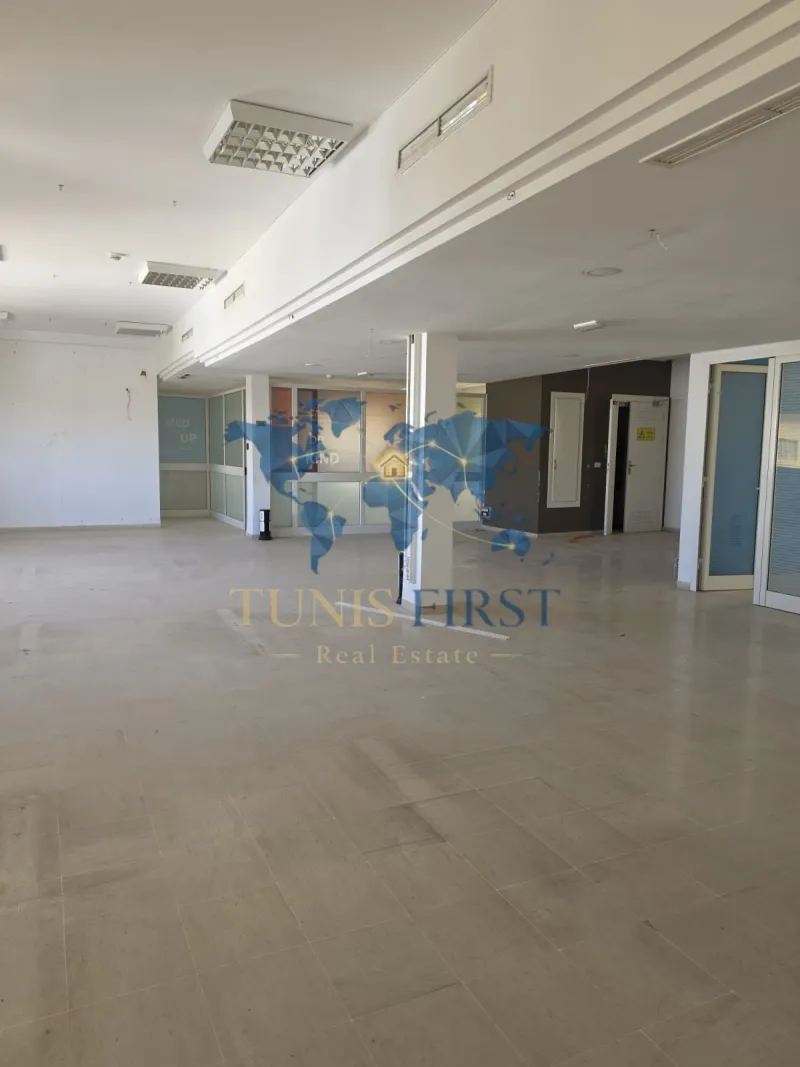 A Louer Open Space de 300 m² aux Berges du Lac 1